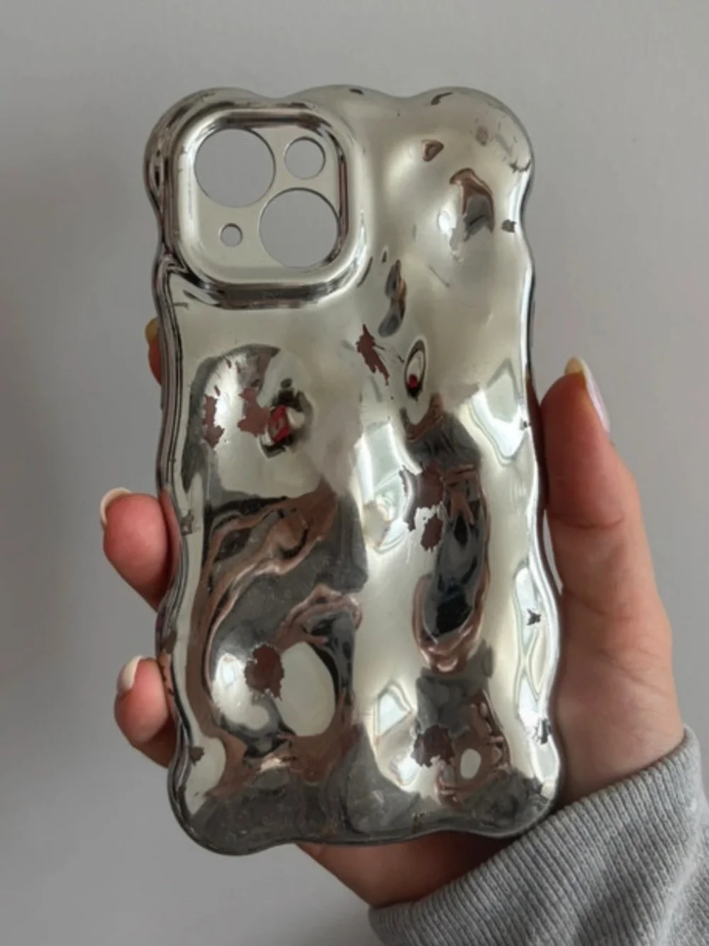 Silver Metallic Wavy iPhone 15 Case - Shiny Protective Cover